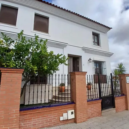 Holiday home Casamanuelamonesterio *